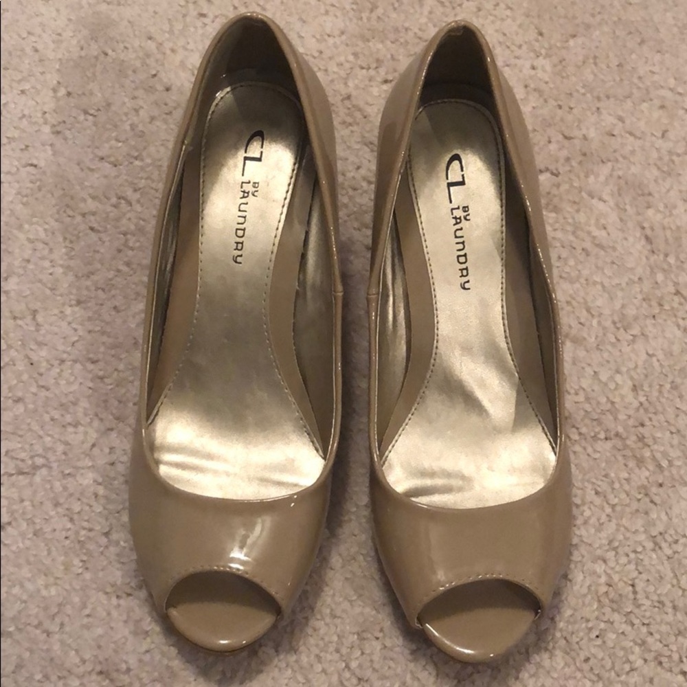 CL laundry size 8 wedges